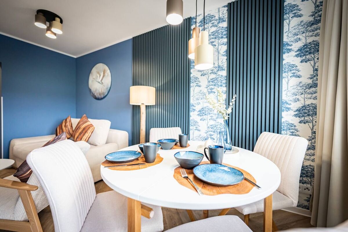 Renoviertes Apartment mit neuem Designboden und abgestimmter Wandfarbe